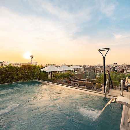 Grand Hotel Du Lac Hanoi Exterior photo Rooftop pool at the hotel