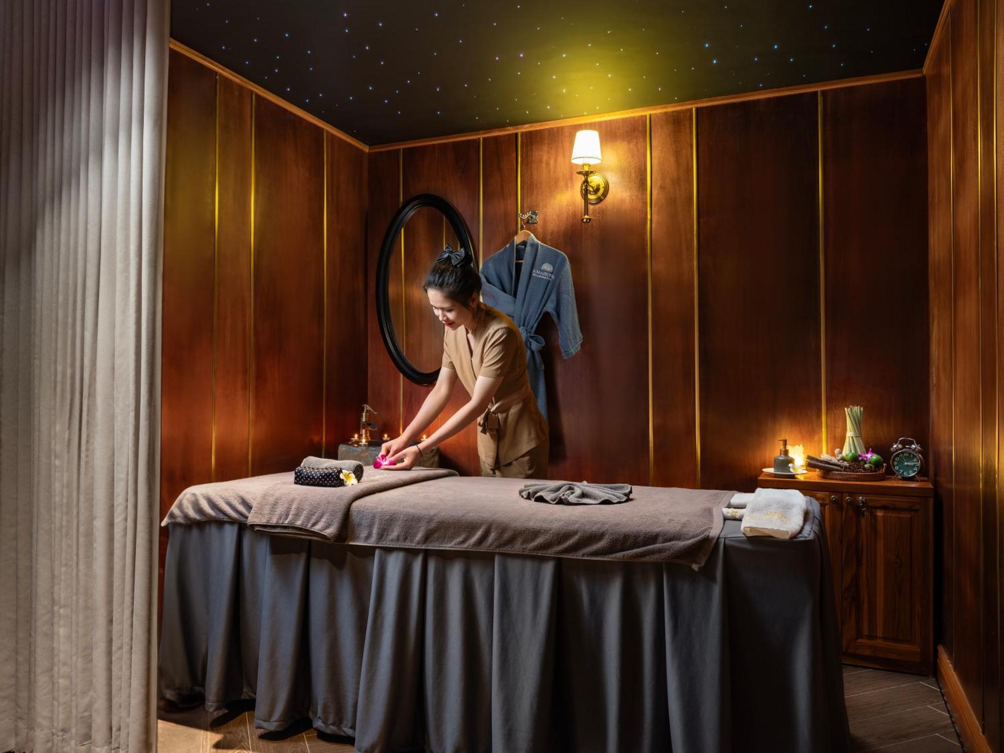 Grand Hotel Du Lac Hanoi Exterior photo Thai massage